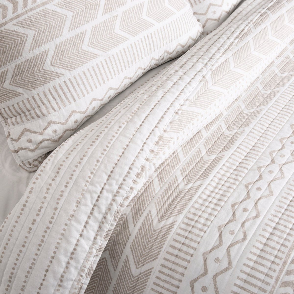 Taupe_White