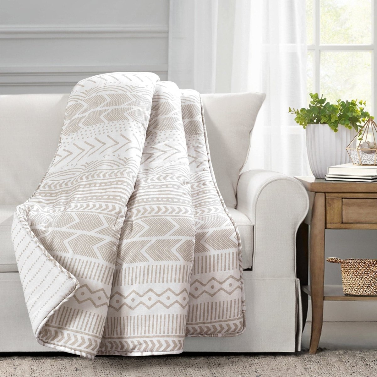 Taupe_White