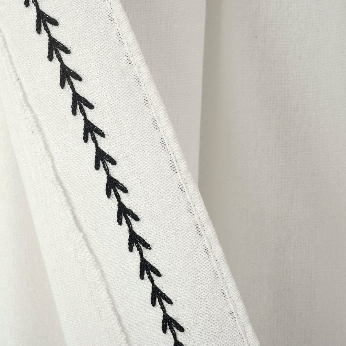 Light Linen_Black