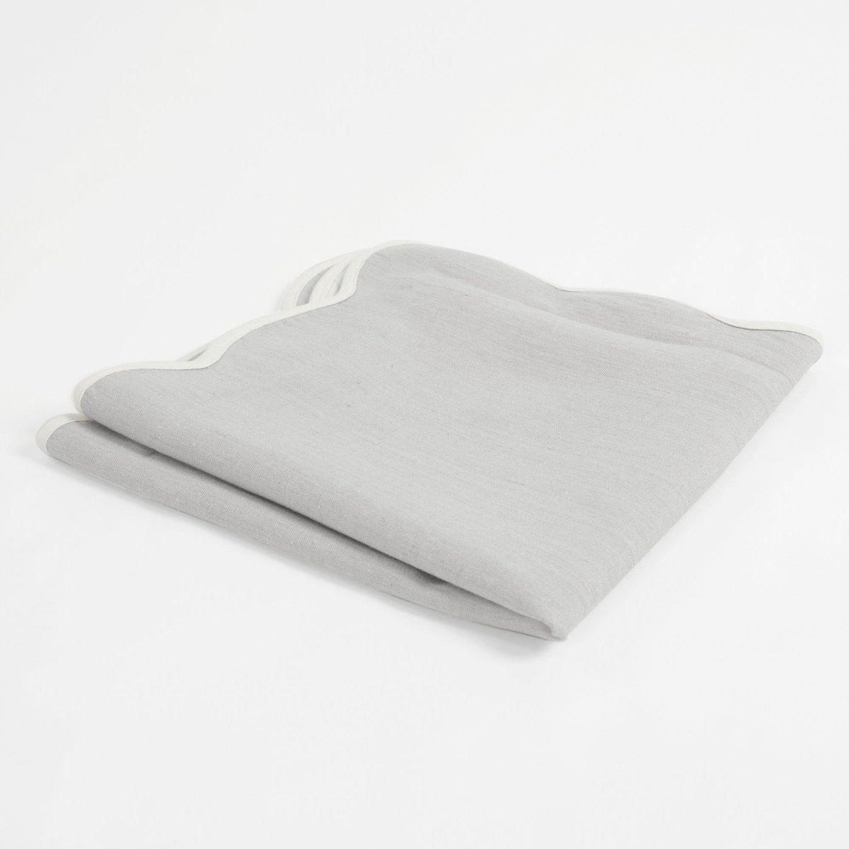 Light Gray/ Off White | 20"H x 20"W