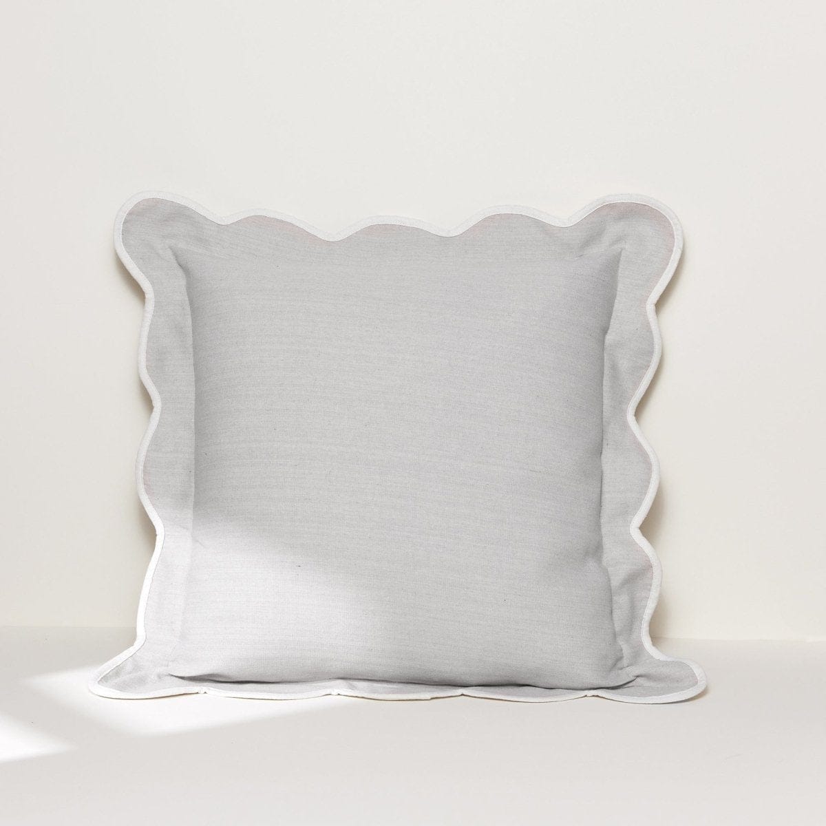 Light Gray/ Off White | 20"H x 20"W