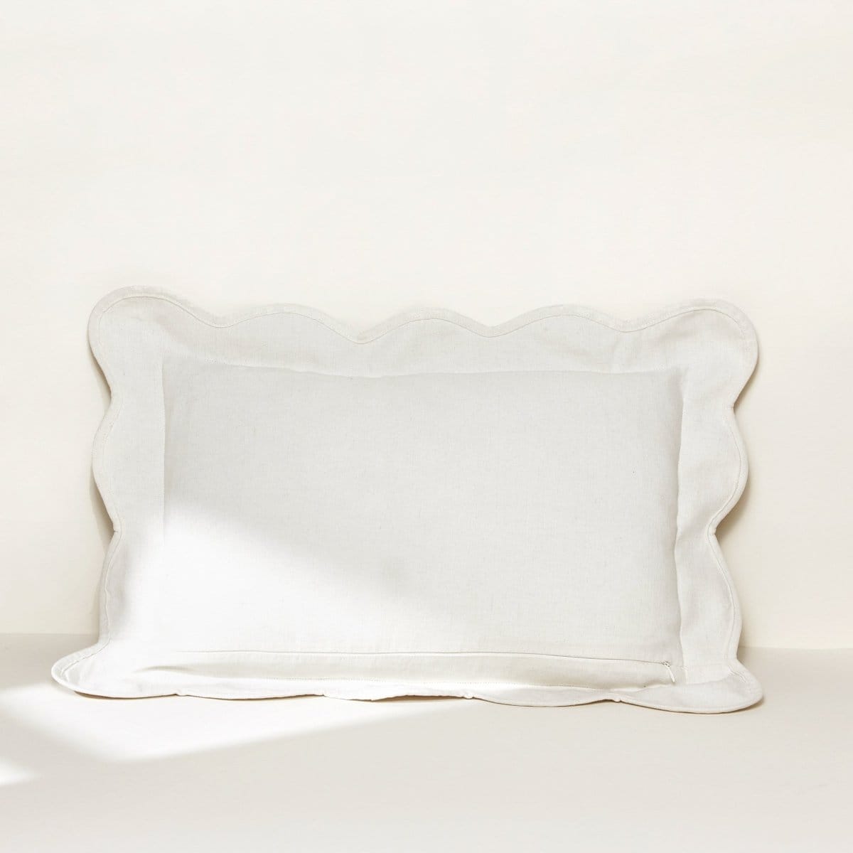 Light Gray/ Off White | 20"H x 20"W