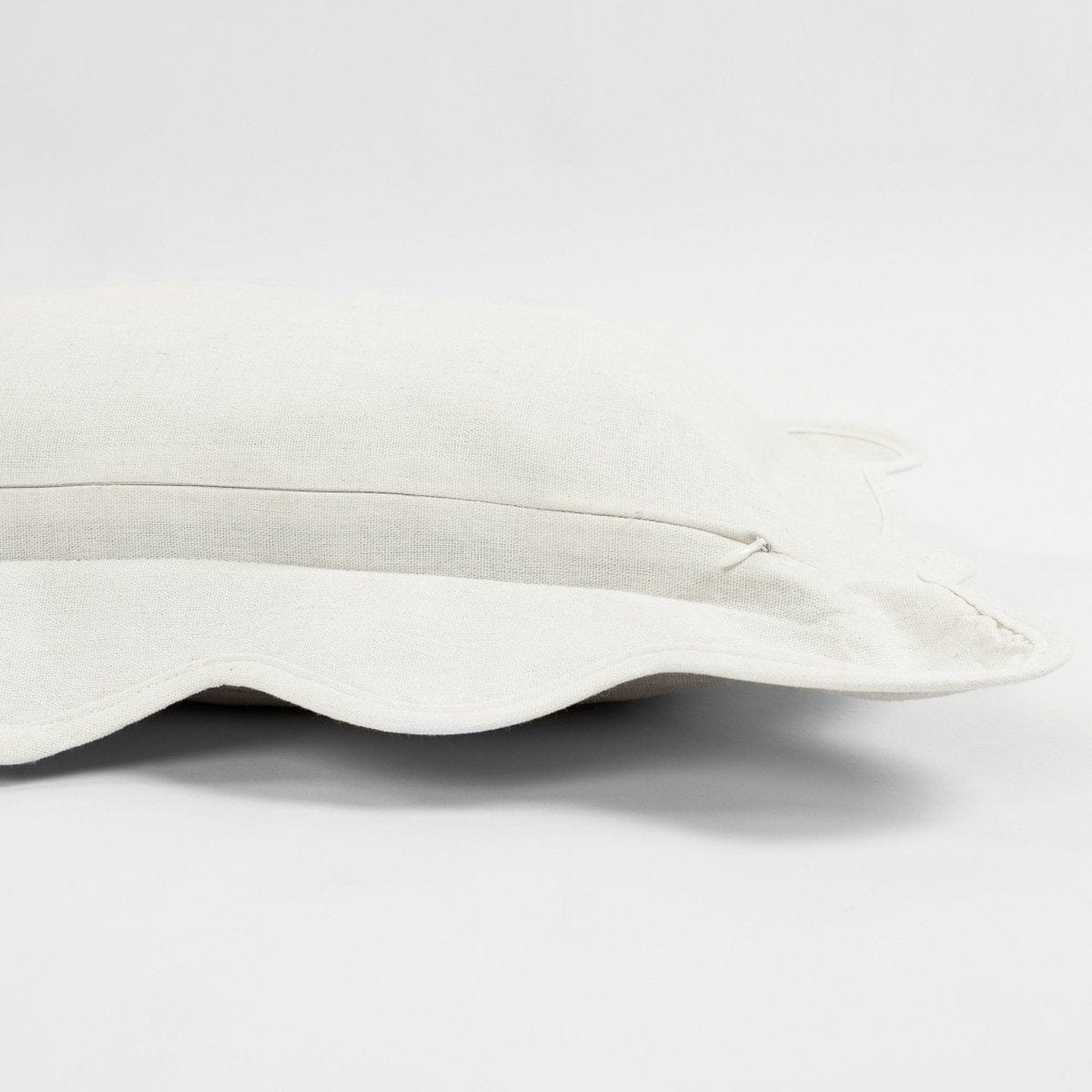 Light Gray/ Off White | 13"H x 20"W