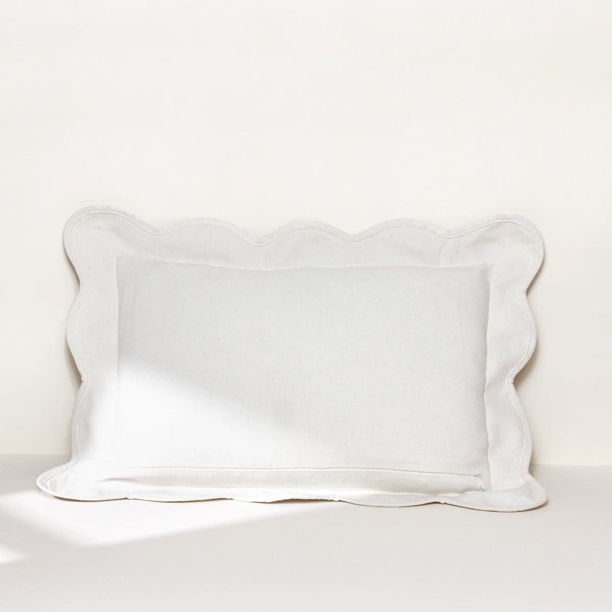 Dark Linen/ Off White | 13"H x 20"W