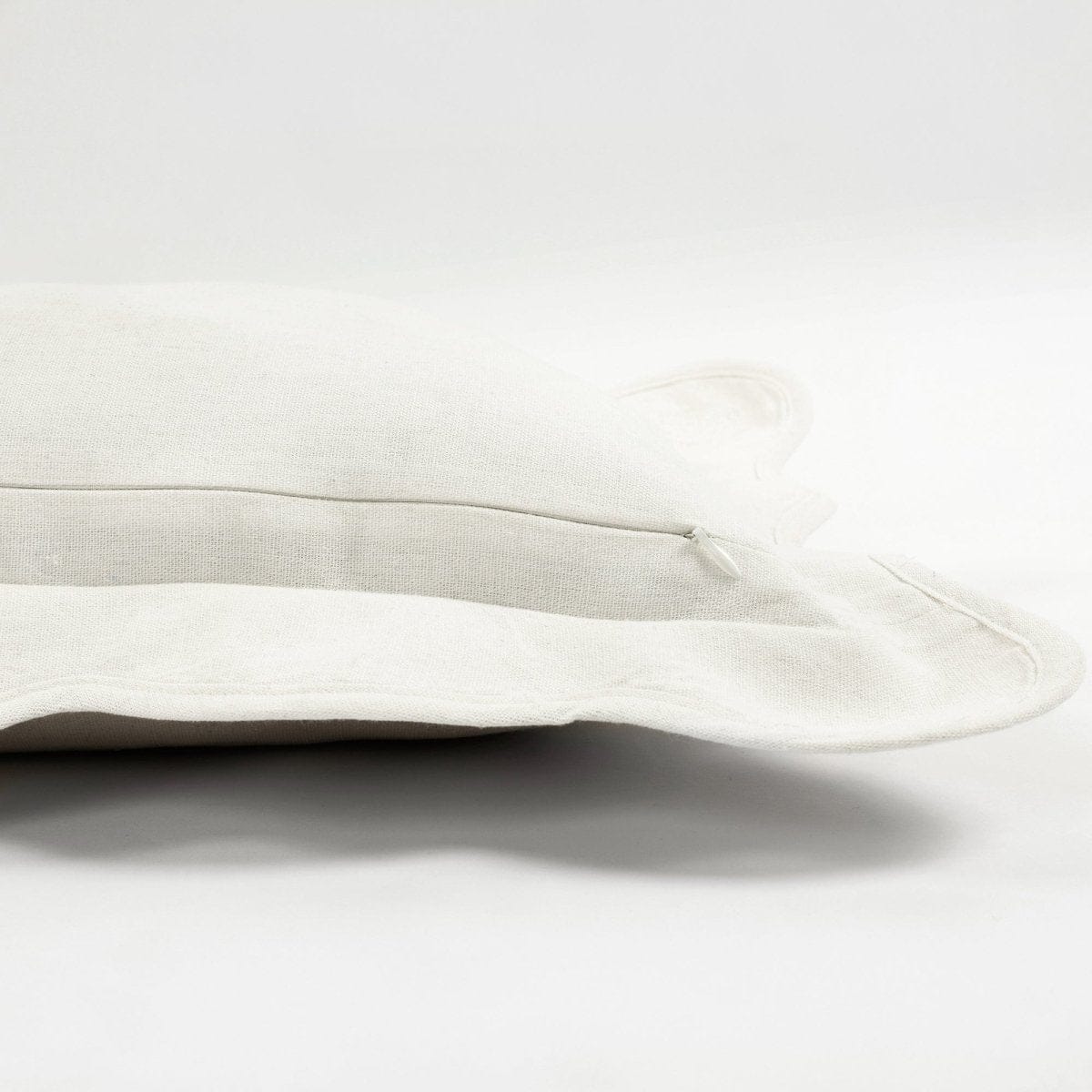 Dark Linen/ Off White | 13"H x 20"W