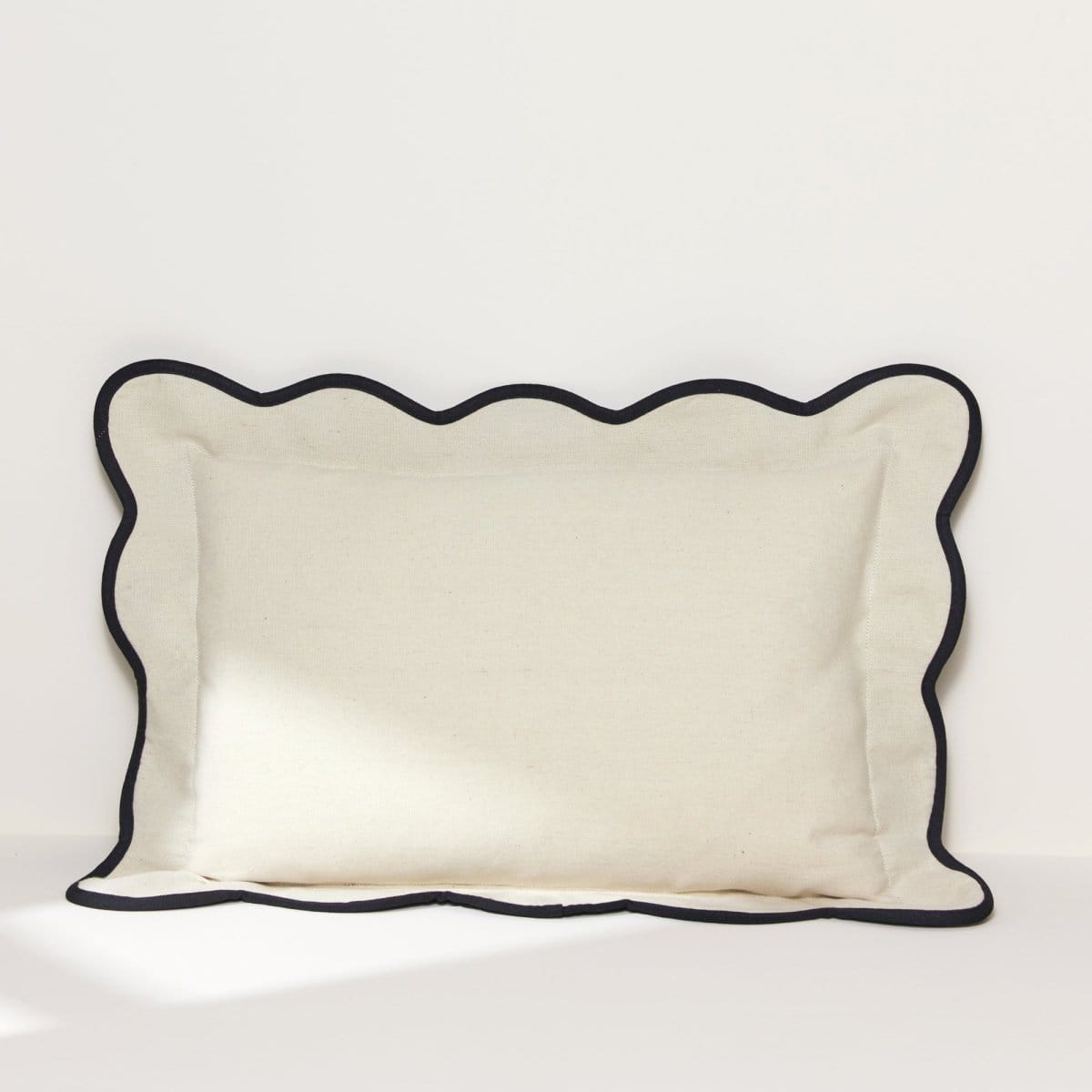 Dark Linen/Black | 13"H x 20"W