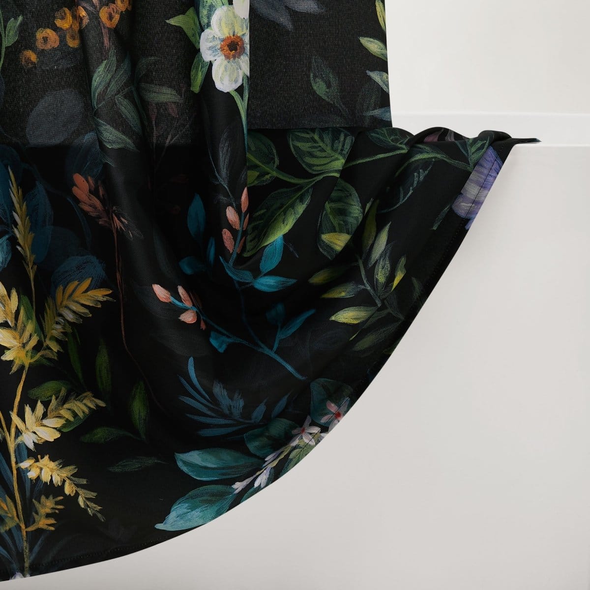 Black | 72" x 72"