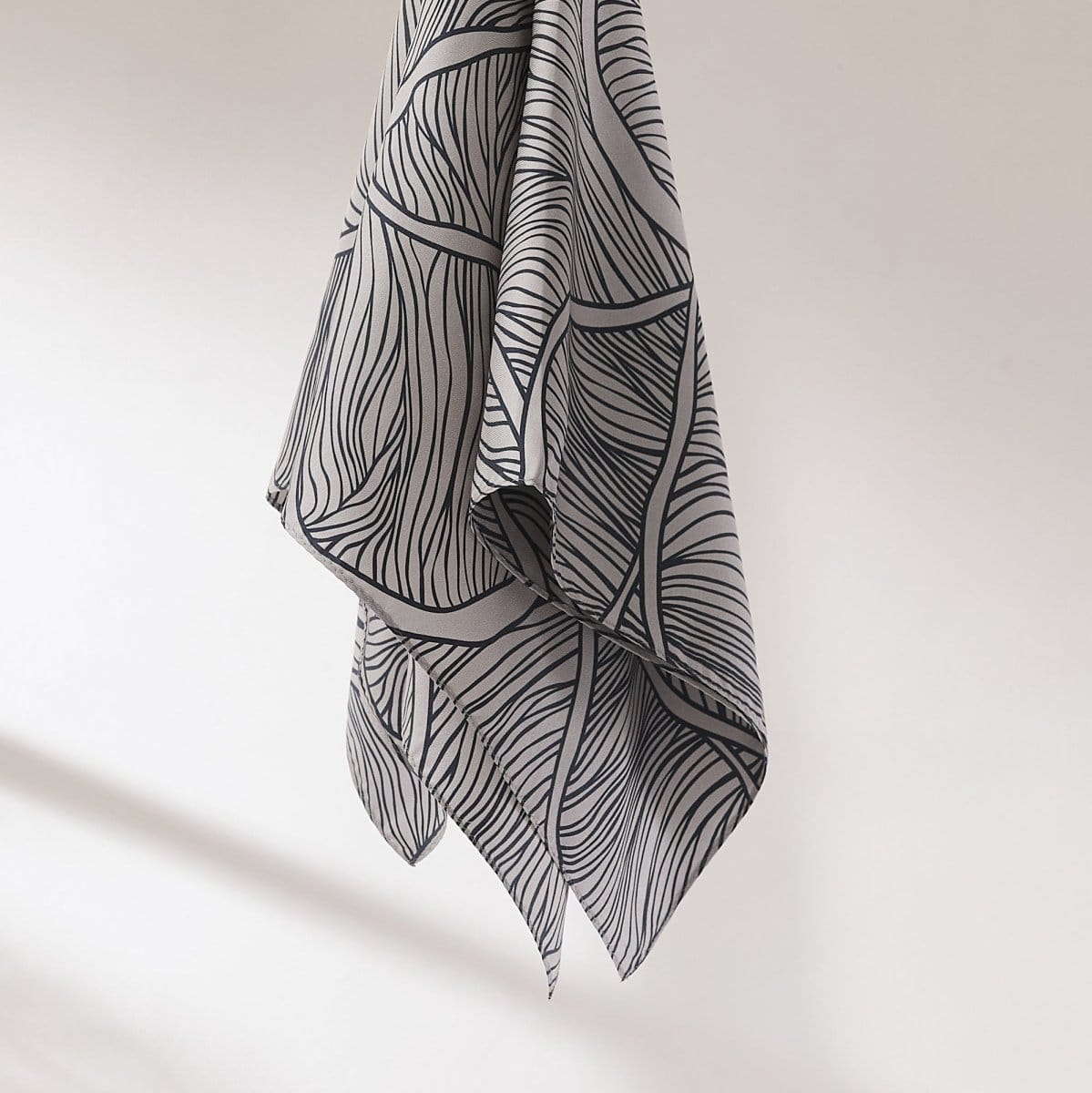 Navy/Neutral | 26" x 26"