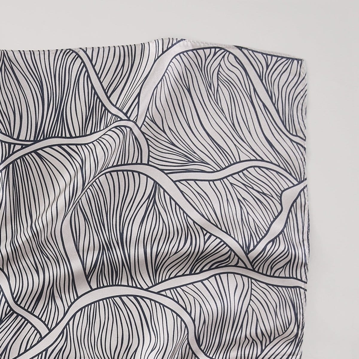 Navy/Neutral | 26" x 26"