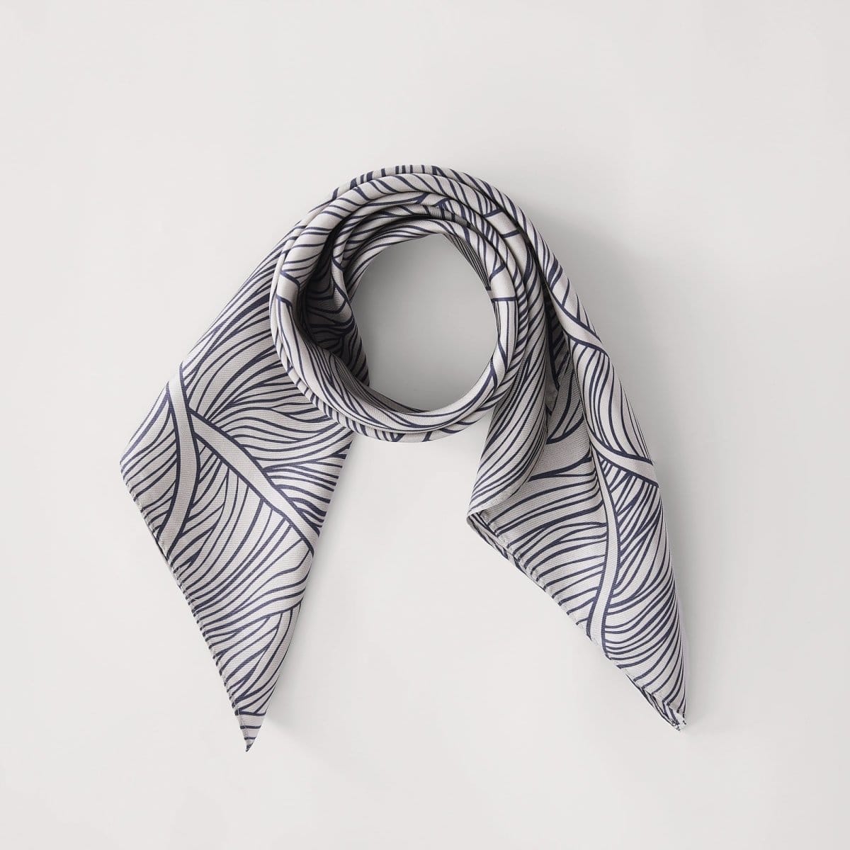 Navy/Neutral | 26" x 26"