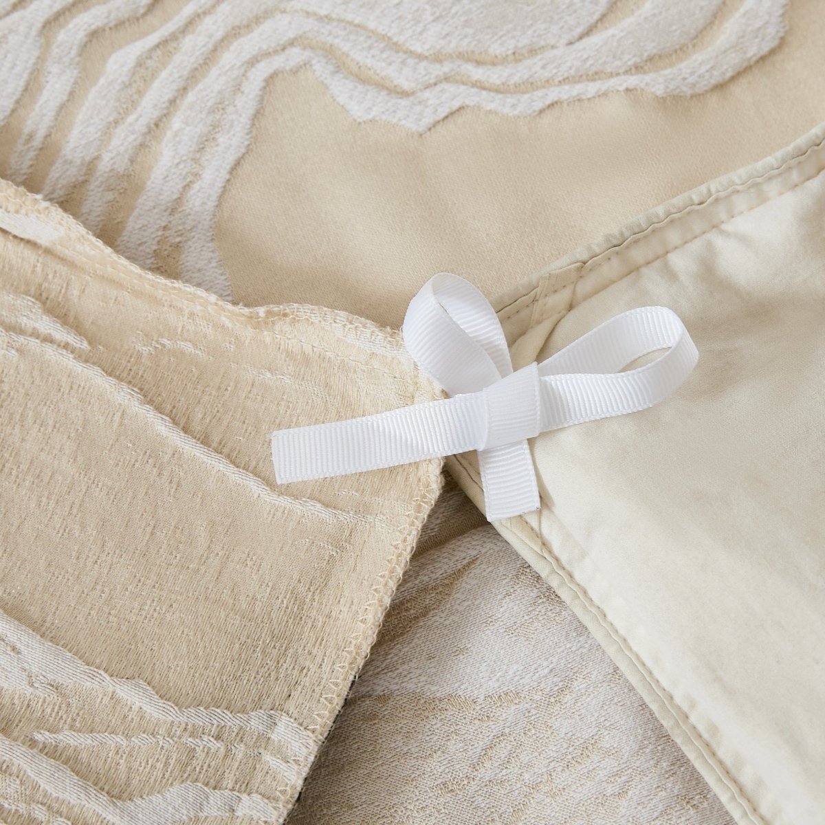 Cream/White | Queen