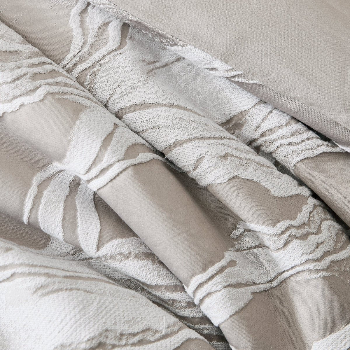 Gray/White | Queen