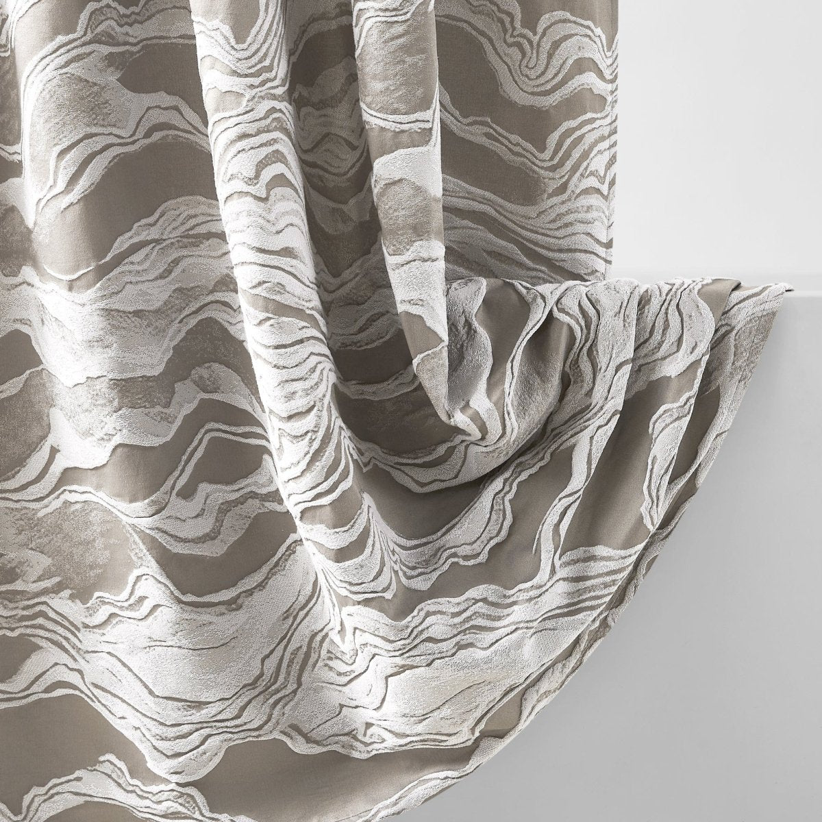Gray/White | 72" x 72"