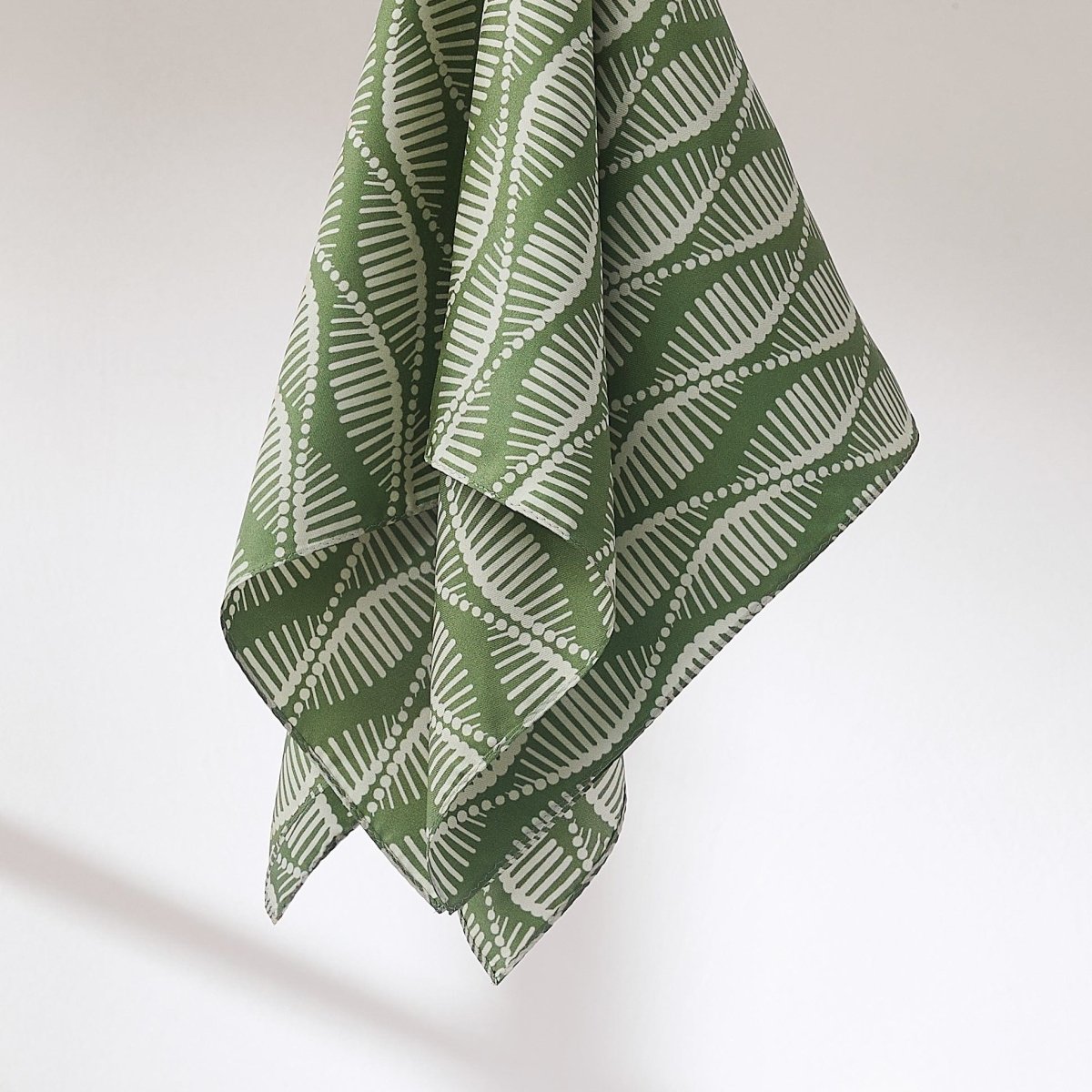 Green/Cream | 26" x 26"