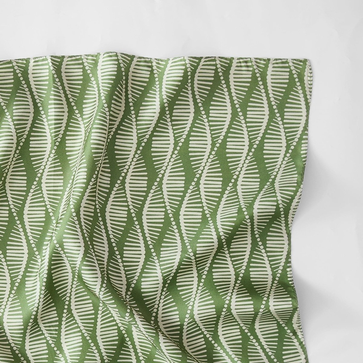 Green/Cream | 26" x 26"