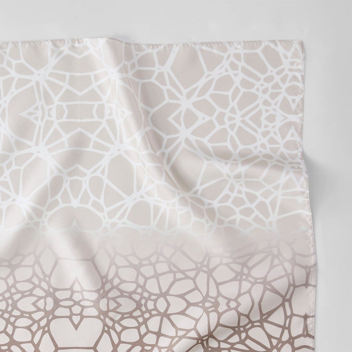 Ivory/Brown | 26" x 26"