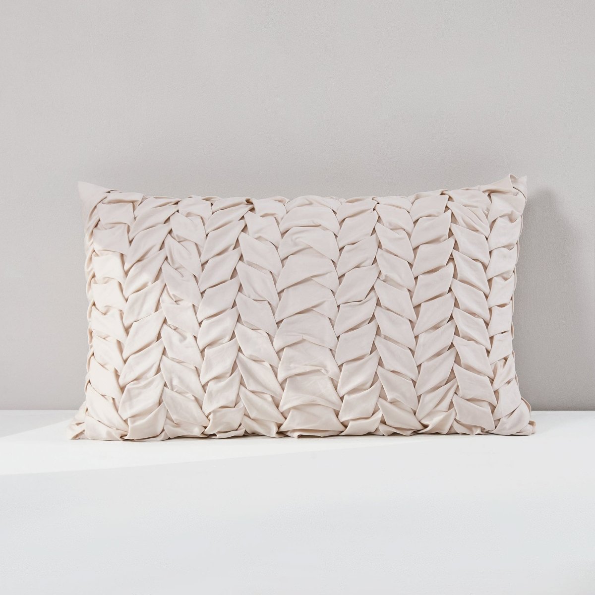 Cream | 14" H x 24" W