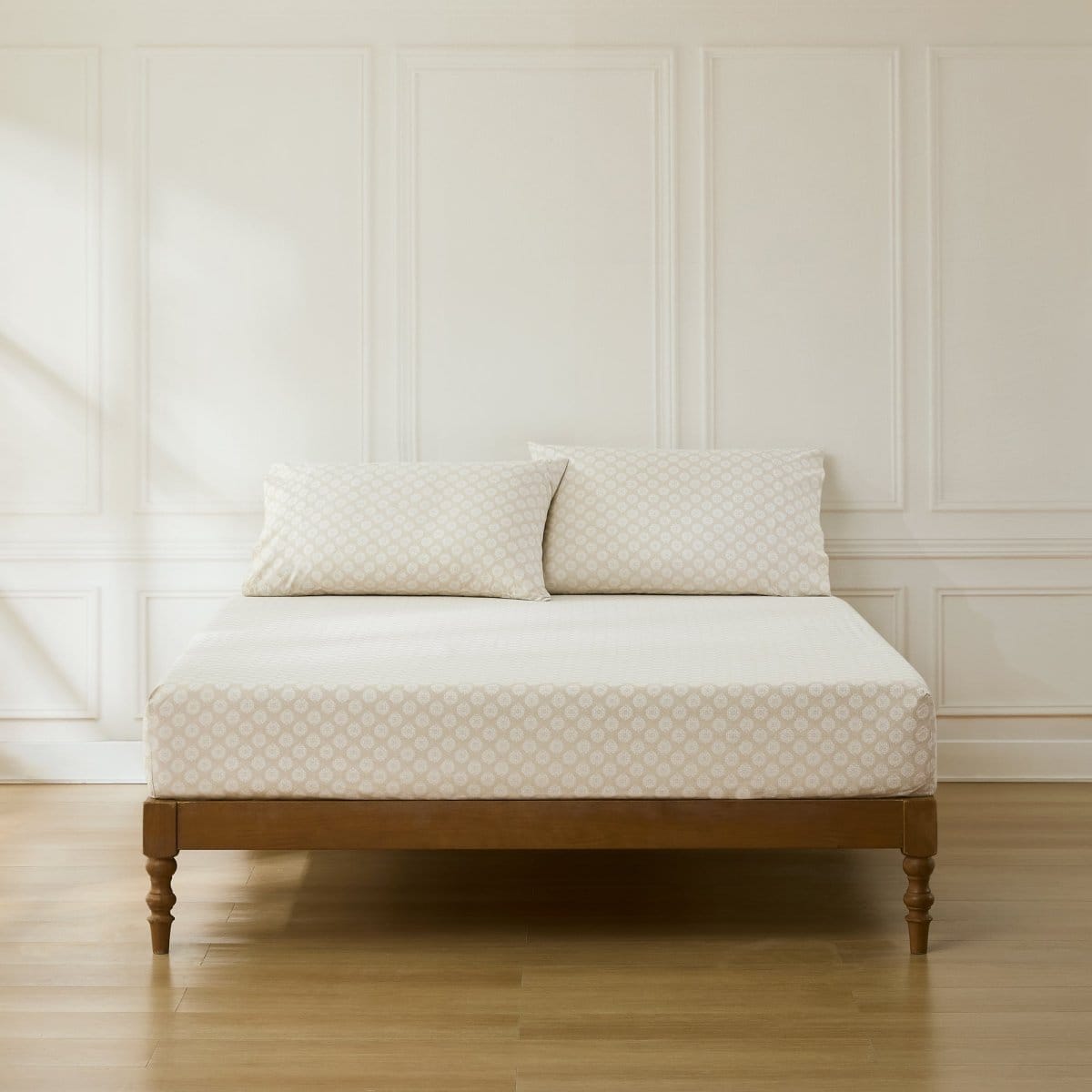 Neutral | Queen