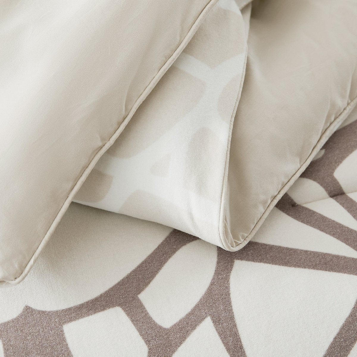 Ivory/Brown | King