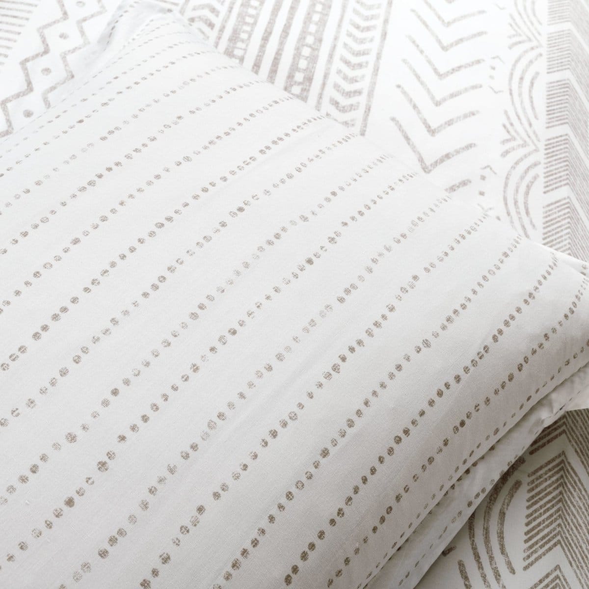 Taupe_White