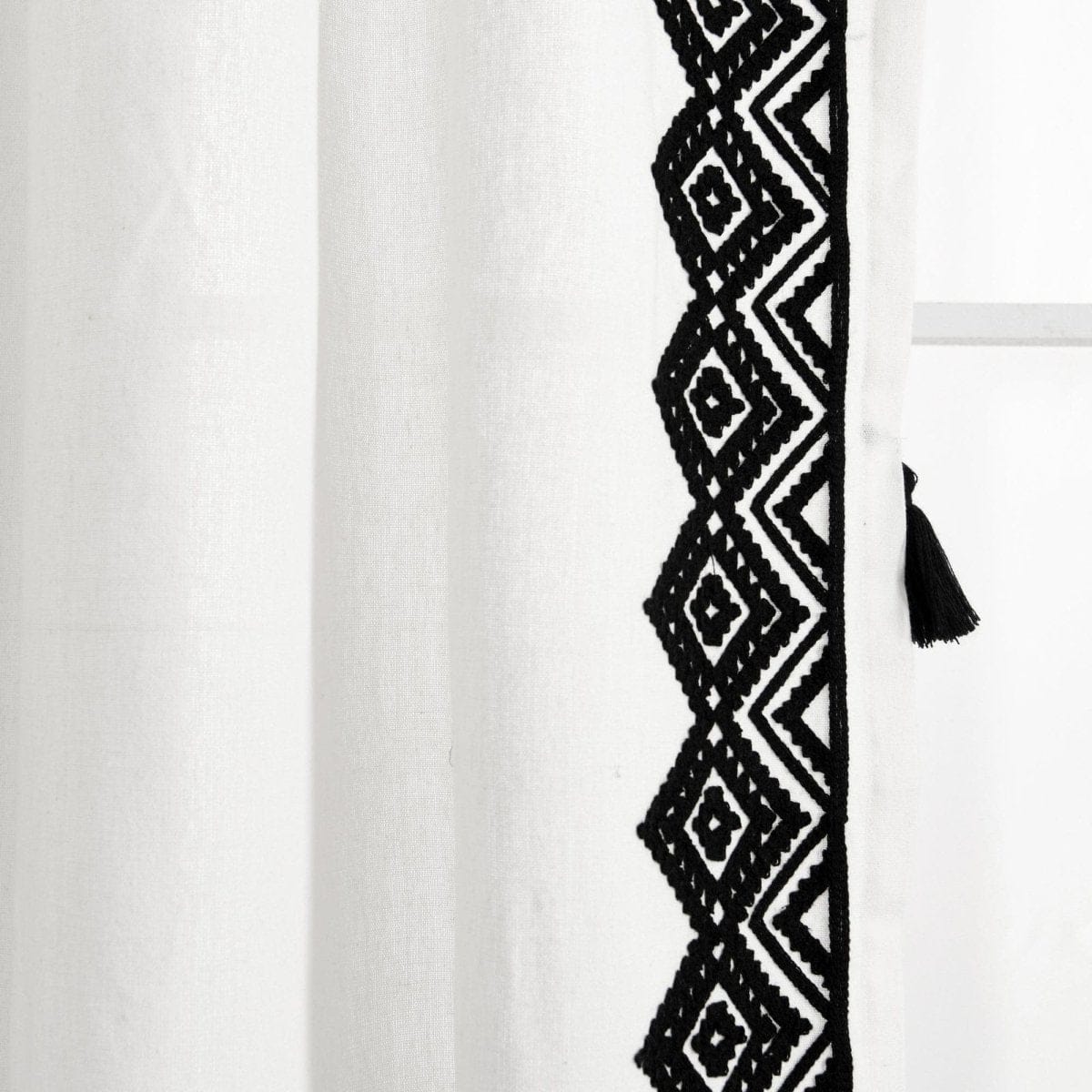 Off-White_Black