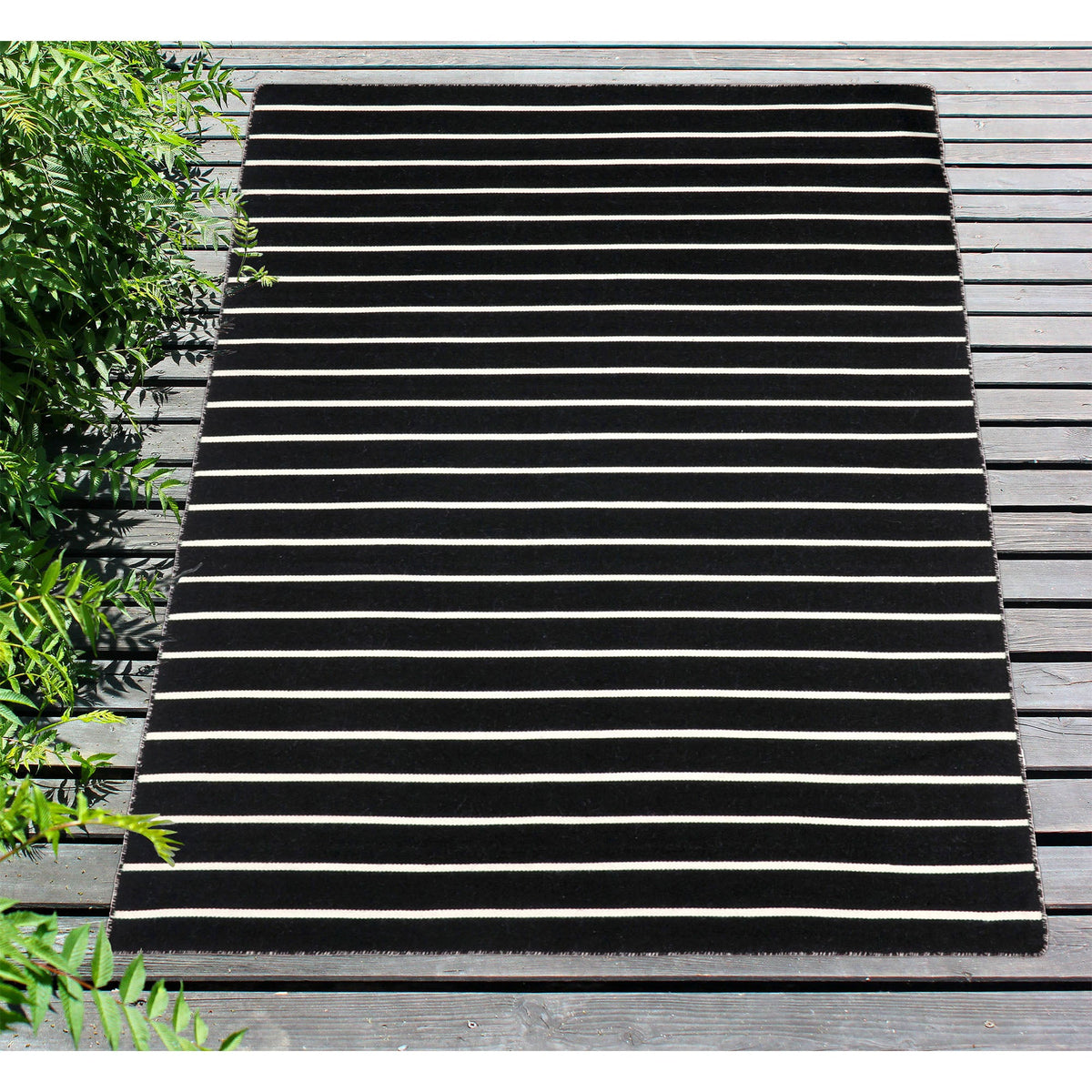 Black | 5' x 7'6"