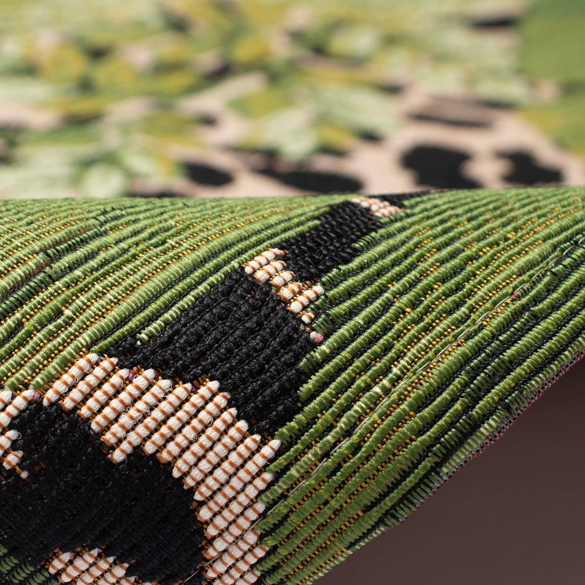 Green | 4'10" x 7'6"