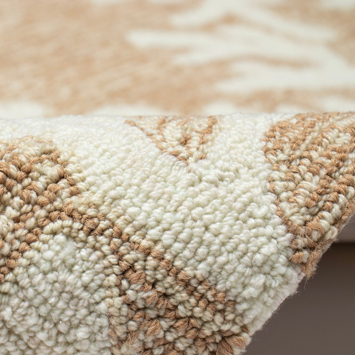 Neutral | 1'8" x 2'6"
