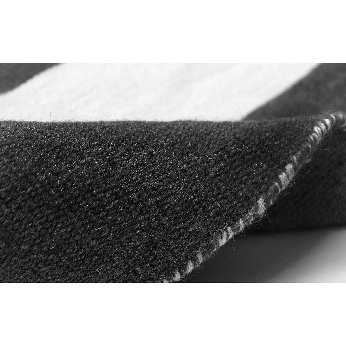 Black | 5' x 7'6"